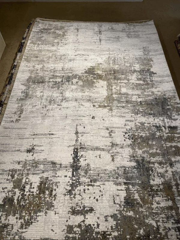 4' 11" x 7' 06" Polyester Rug