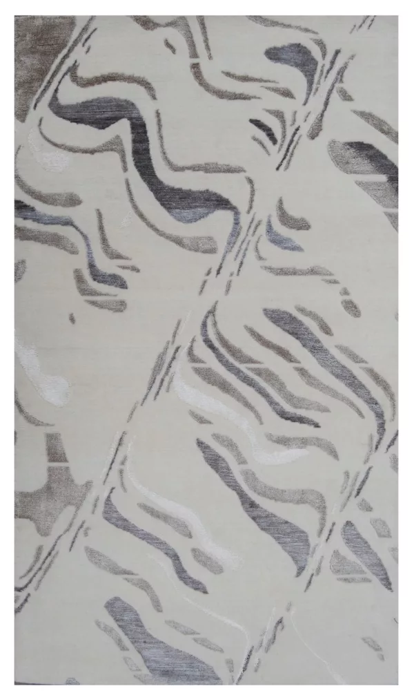 8' 01" x 10' 00" Indian hand knotted Rug
