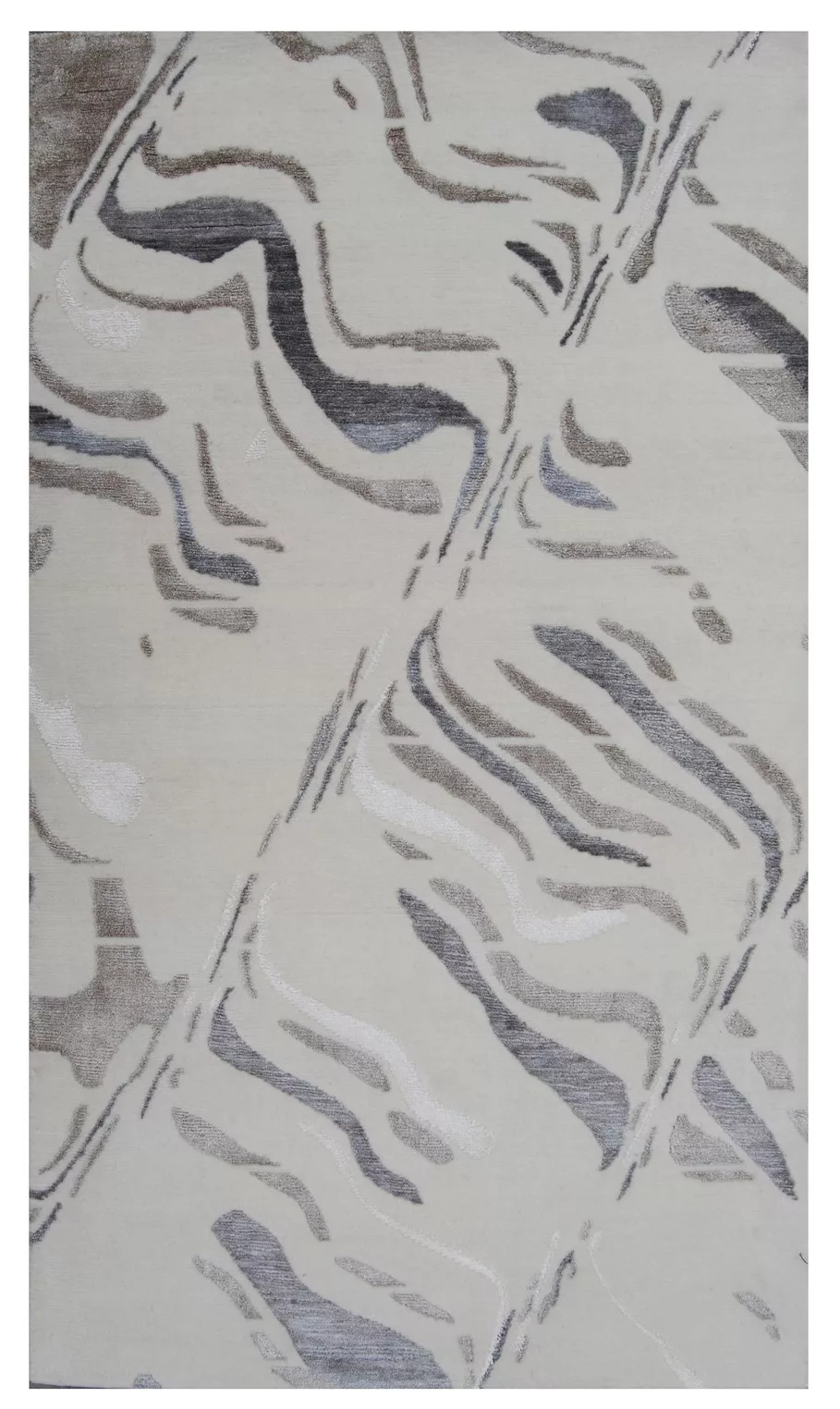8' 01" x 10' 00" Indian hand knotted Rug