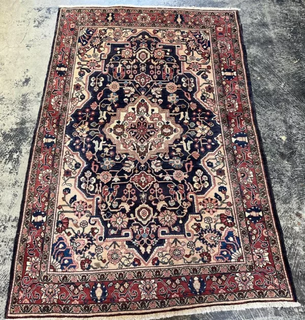 4' 04" x 6' 07" Persian Sarouk Rug
