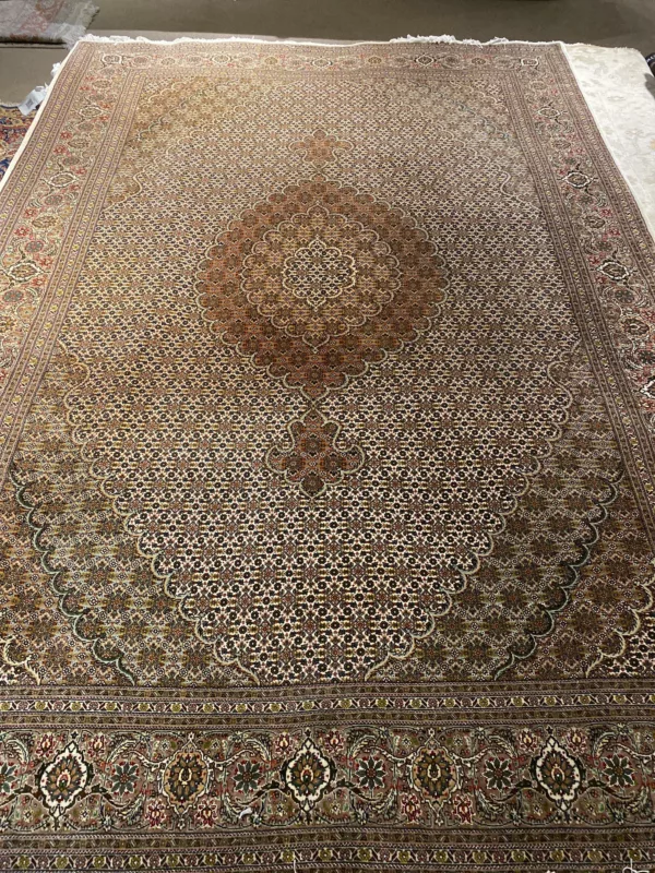 6' 11" x 9' 09" Persian hand knotted Rug