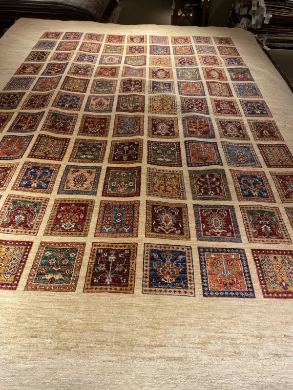 8' 08" x 11' 08" Wool Hand Knotted Rug