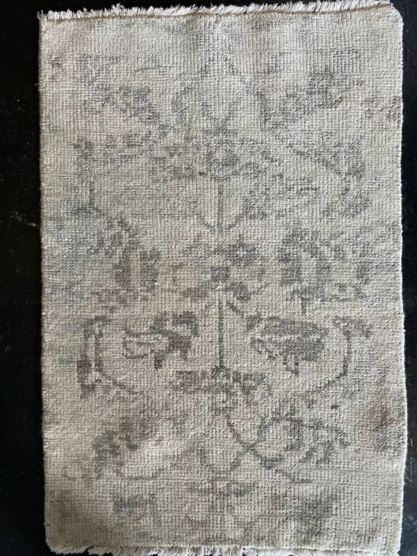 2' 00" x 3' 00" Classic Hand Knotted Wool Rug from India – Kal Collection - Image 2