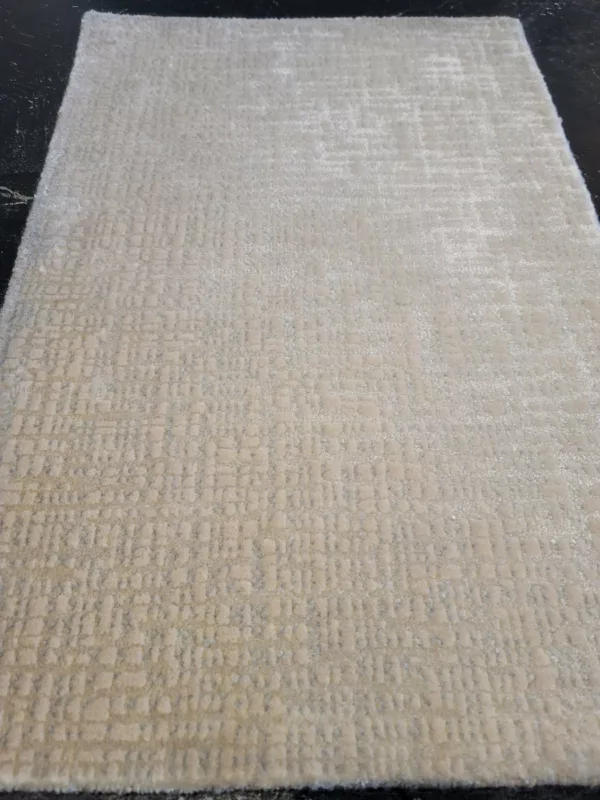 1' 06" x 2' 03" Rectangle Wool Rug