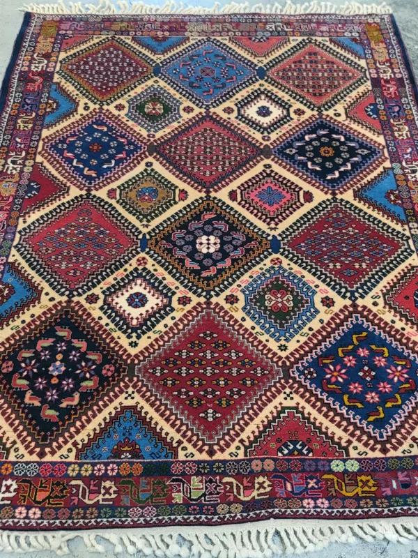 5' 00" x 7' 03" Traditional Hand knotted Rug