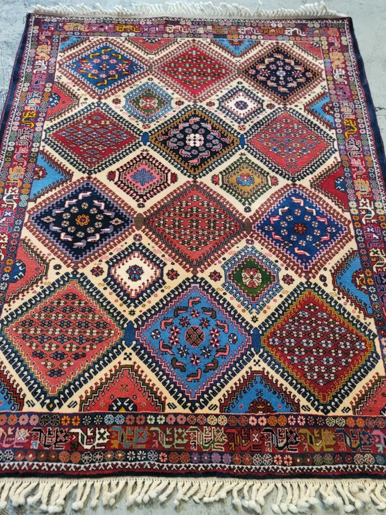 5' 00" x 7' 03" Traditional Hand knotted Rug