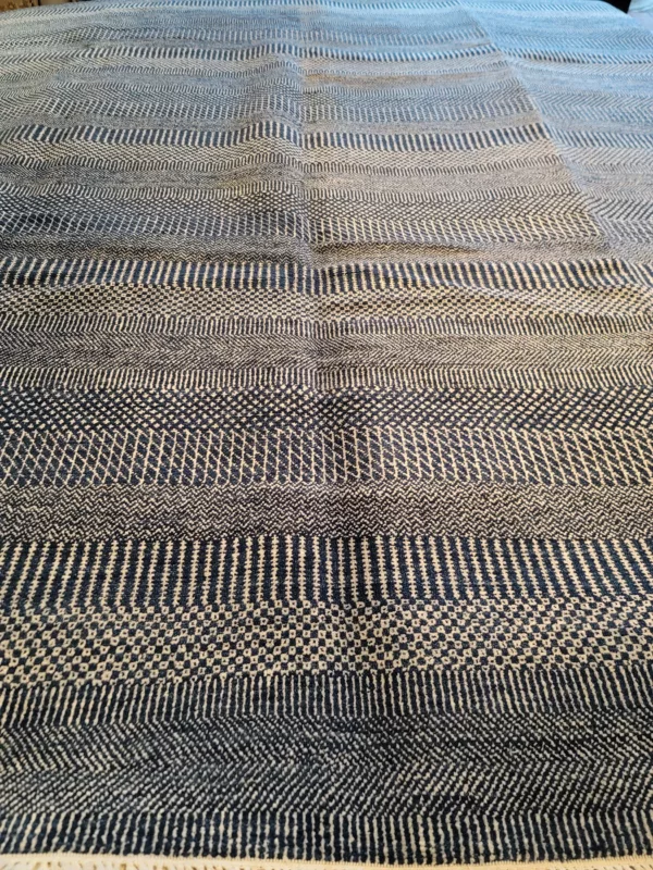 8' 01" x 10' 05" Savanah Hand knotted Rug